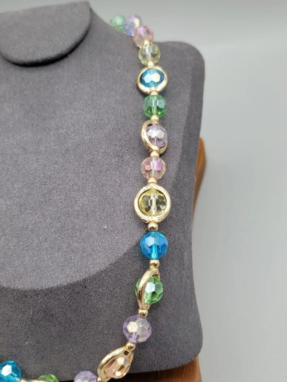 VTG Liz Claiborne Multi Color Crystal Station Necklace Gold Tone Est 1976 19